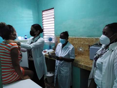 JanyMartnez10's tweet photo. ¡Llegue a todos, médicos y enfermeras de la familia, y a los profesionales y técnicos vinculados a este programa, la más sincera felicitación por la labor realizada!¡Feliz Aniversario 38 de la creación del Programa del Médico y la Enfermera de la Familia!
 #PedroBetancourt https://t.co/NUNT7p4Z0O