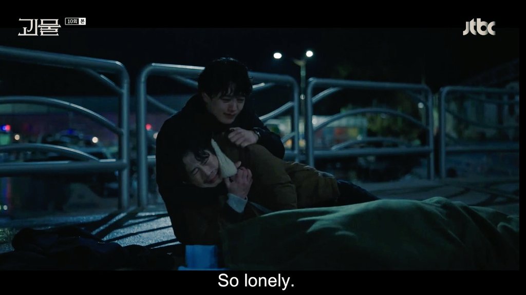 kirigoeblue_'s tweet photo. Otra escena terriblemente desgarradora. La culpa, la desesperación, el dolor, la soledad, el compañerismo, el amor; todo se puede sentir. A Dongsik se le está derrumbando el mundo y el que está ahí para darle la mano y sostenerlo es Juwon.
#BeyondEvil #BeyondEvilEp10 https://t.co/jZAnLE6ejR