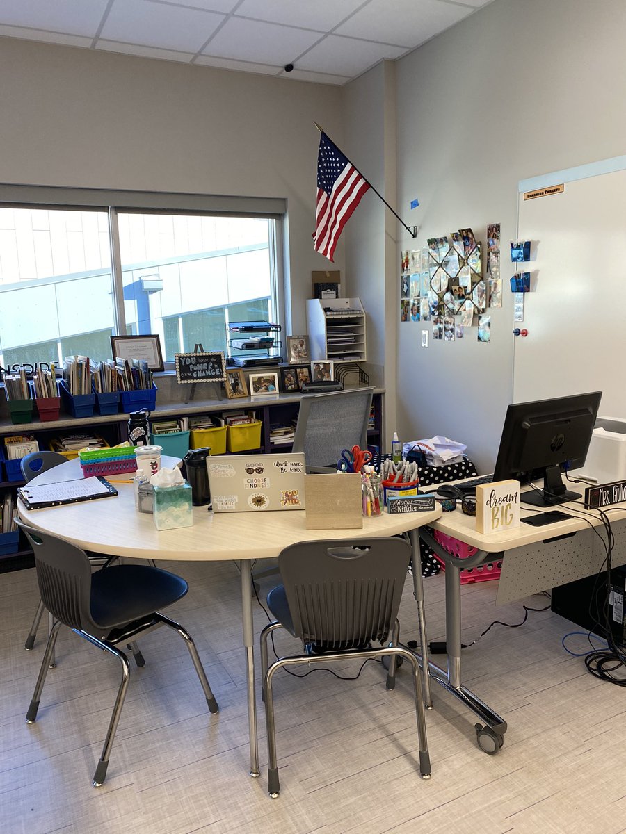 GiulianoELA6's tweet photo. Some pics of our new Grade 6 ELA classroom in our beautiful new school! @CrecArtsMiddle1 #artsmiddle https://t.co/iuJB9NEKIN