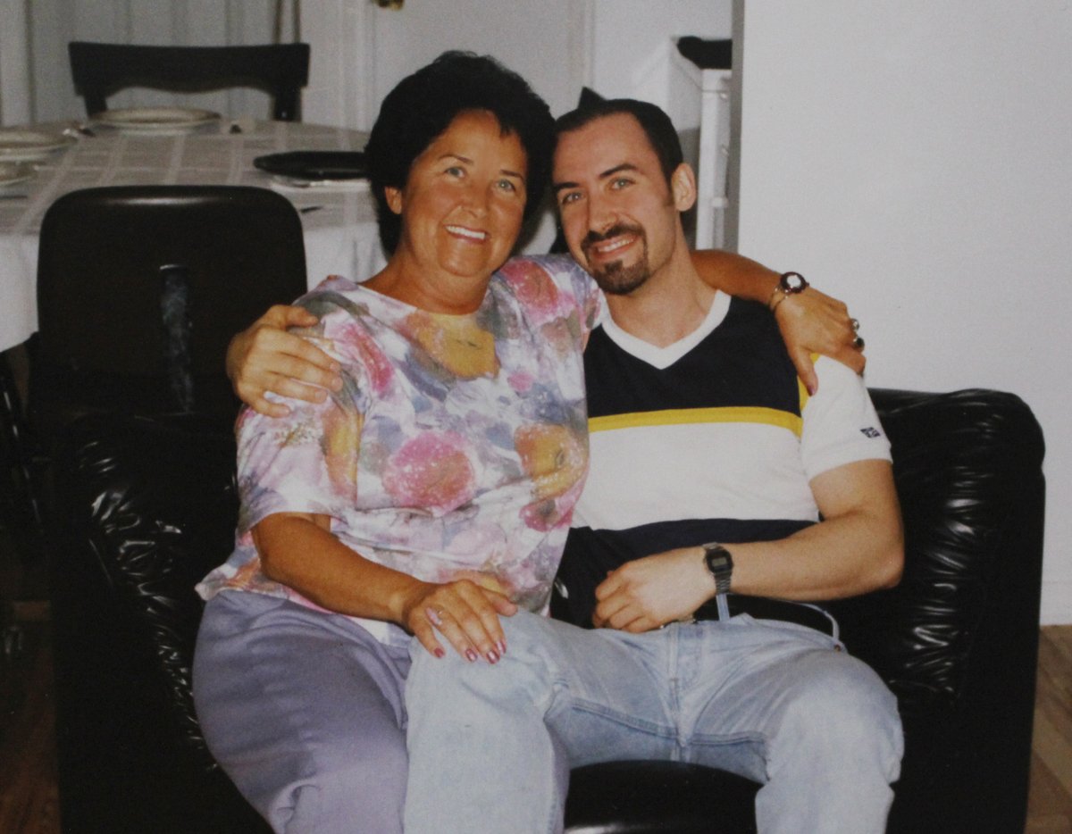 breck_stewart's tweet photo. A great moment in 1995 at 27 with my mother who was then at my current age of 53. I love to see her again all tan, gorgeous and happy. I miss you mommy. #MoonDazeTV #Flashback #RIPMother 12.24.2020 https://t.co/xBDHTken8i