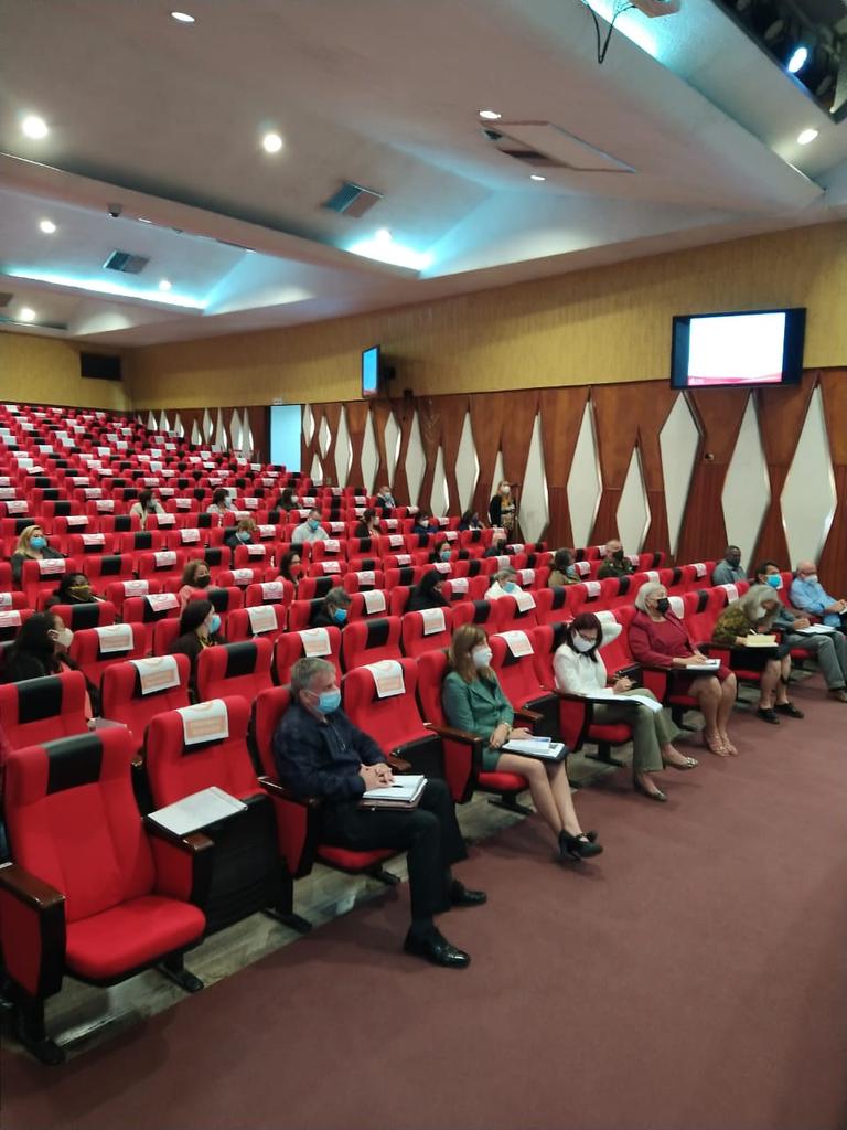 MMarreroCruz's tweet photo. En la mañana de hoy me reuní con todos los asesores jurídicos de los Organismos, e intercambiamos opiniones sobre cómo profundizar la asesoría jurídica en los nuevos escenarios, las normas implementadas y los actores económicos.
#Cuba https://t.co/zO4kUnOsPp