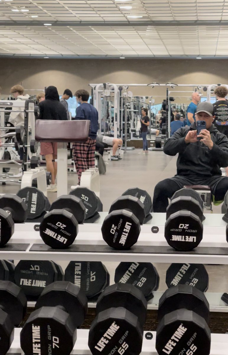 FeelFitastic's tweet photo. It’s the FIRST WEEK of the NEW YEAR

YES, the gym will be occupied with many NEW members.

BE Respectful!  You started somewhere too.

Many of them won’t stat; though some will.

Lack of support is a MAJOR reason people quit.

ENCOURAGE them 

BE the reason someone didn’t quit. https://t.co/7DqH4gDusR