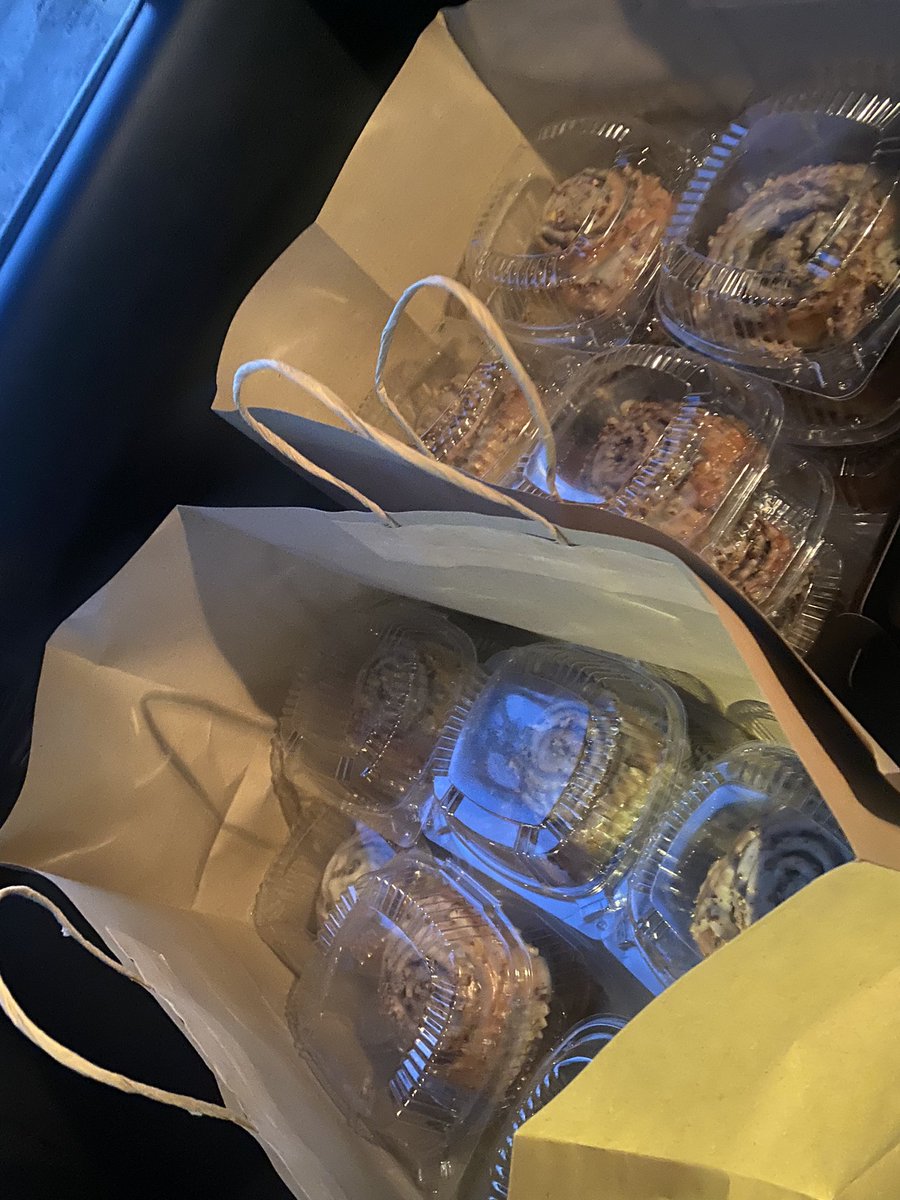 bu_arelena's tweet image. Perks of living in Waco… @magnolia @SilosBakingCo happy hour! Yes I’ll take all your cinnamon rolls for my teacher buddies…this counts as self care right?!!  #breakfastonme ❤️❤️❤️🙌🙌🙌 @WacoISD