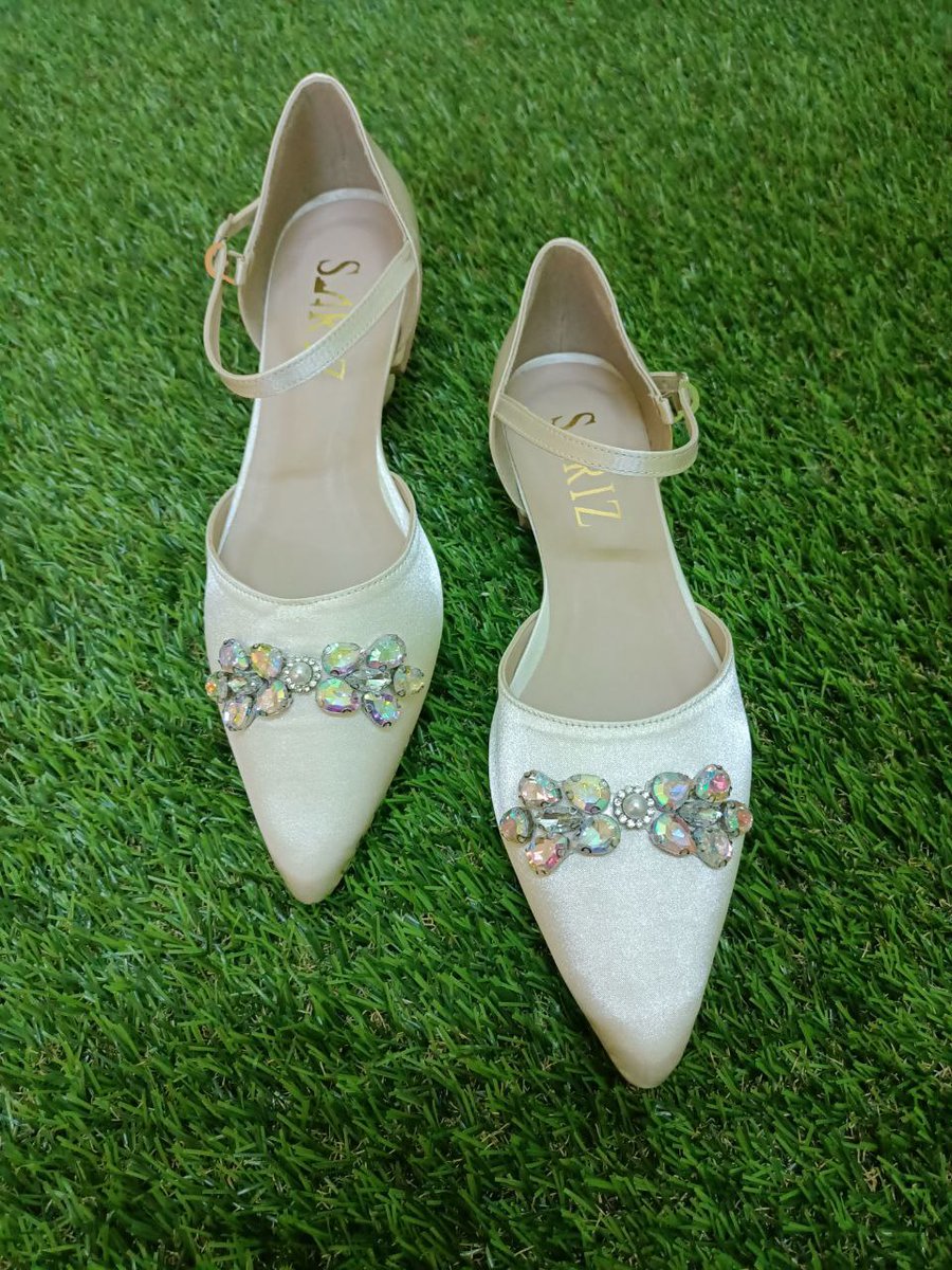 LM_Aziera's tweet photo. KASUT CUSTOM MADE

Boleh request
❤️ Design (send picture)
💕 Heels (flat, biasa, medium, block, runcing)
💕 Tinggi heels (1-5 inci)
💕 Materials

_____
ORDER:
📞 Whatsapp : https://t.co/taeaEdCHio 
📖 Walk in with appointment
🏠 Location : Taman Medan, Petaling Jaya https://t.co/h12OED2Eiw