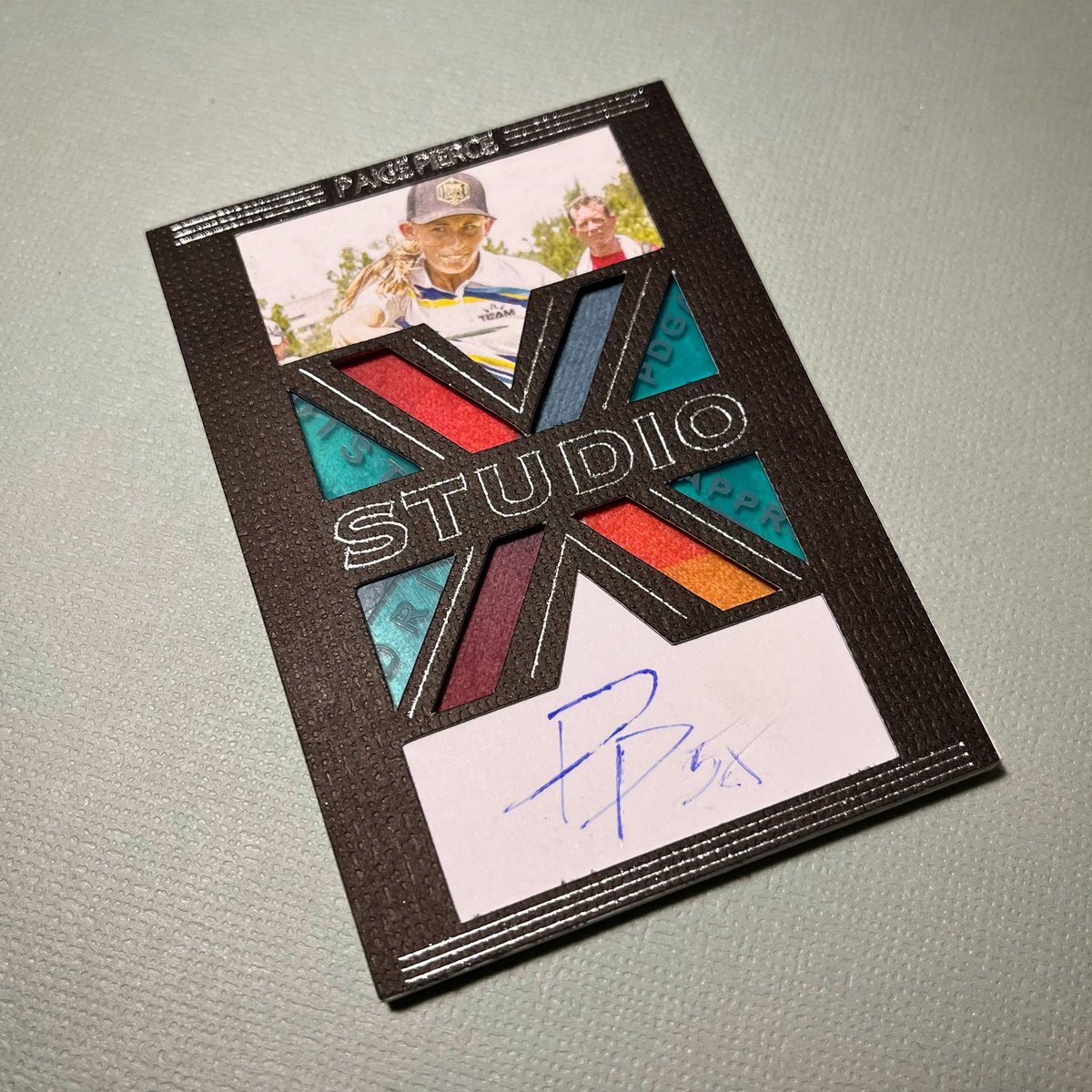 BrixtonDiscGolf's tweet image. Here’s a first look at the Brixton X-Studio prototype featuring event used discs and apparel. Excuse my terrible replica of Paige’s signature. Also excuse the photo that was cut out from last years rule book. #DiscGolf #discgolfcards #discgolfcollectors