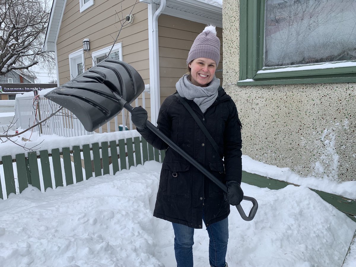 WayneMantykaCTV's tweet photo. Regina residents now have 48 hours to clear fresh snow from sidewalks running past their homes. Morgan Campbell helped a neighbour through the Heritage Community Association’s Snow Angel program. https://t.co/nQDFUzO6tX