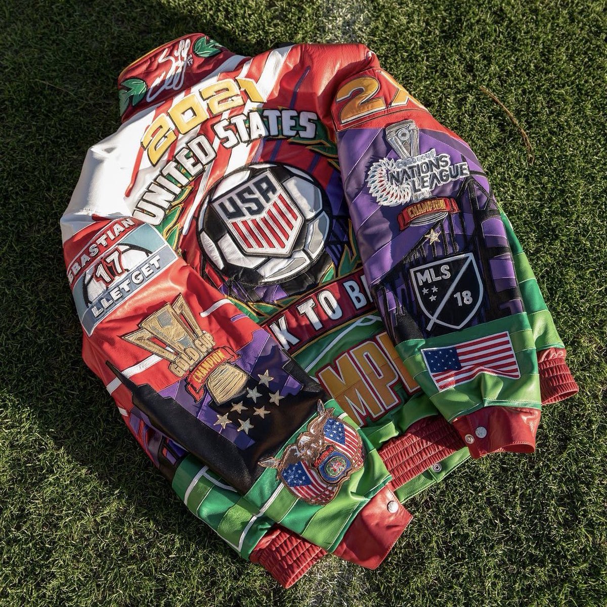 USMNT's tweet photo. If you were worried about @SLletget staying warm in New England, fear not… 

He’s gonna be the best dressed man on the East Coast.

📸 IG/iamfrankieg https://t.co/Q1HVyKJ7zI