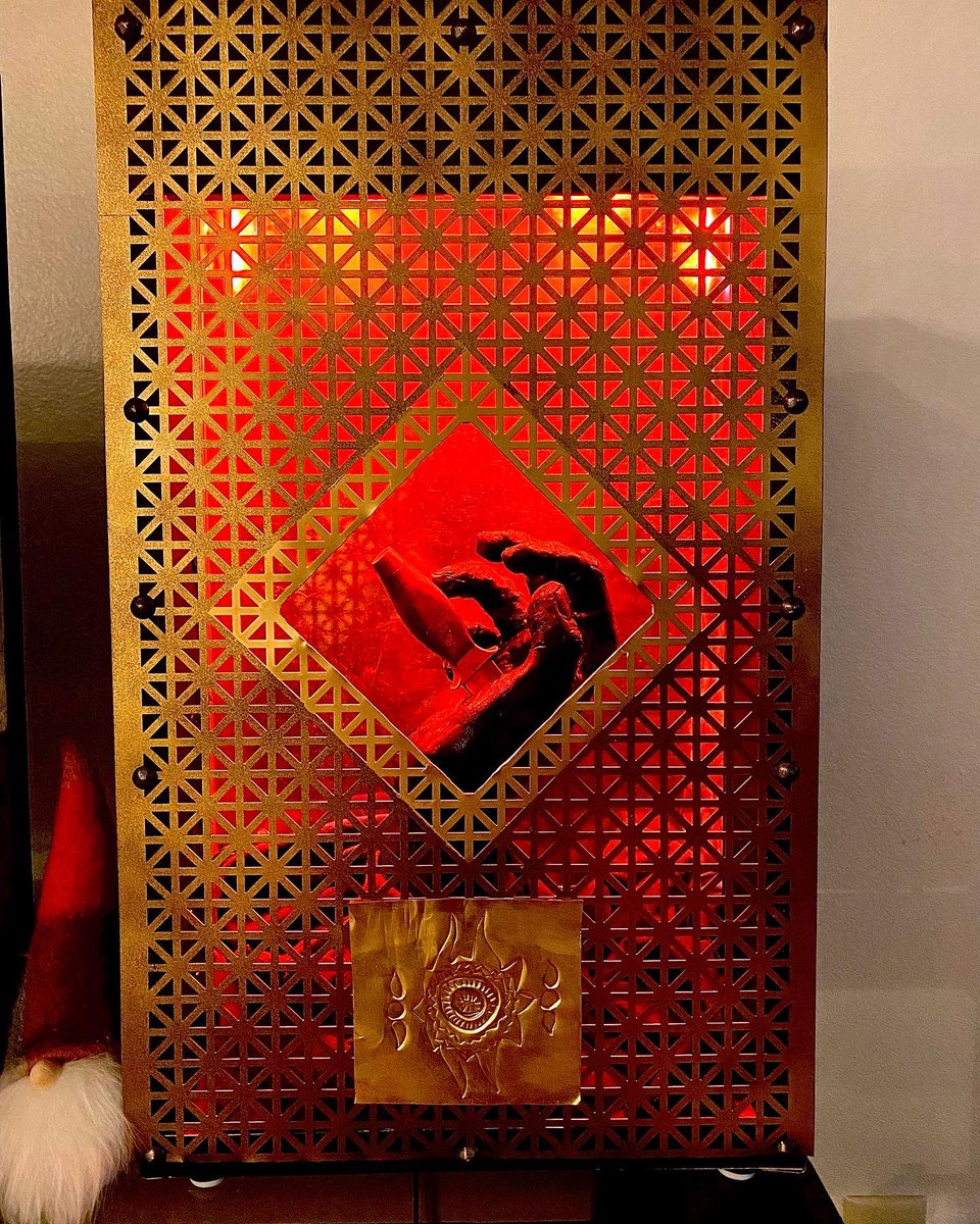 kippoart's tweet photo. Red handed https://t.co/lrzQdGQB0b
