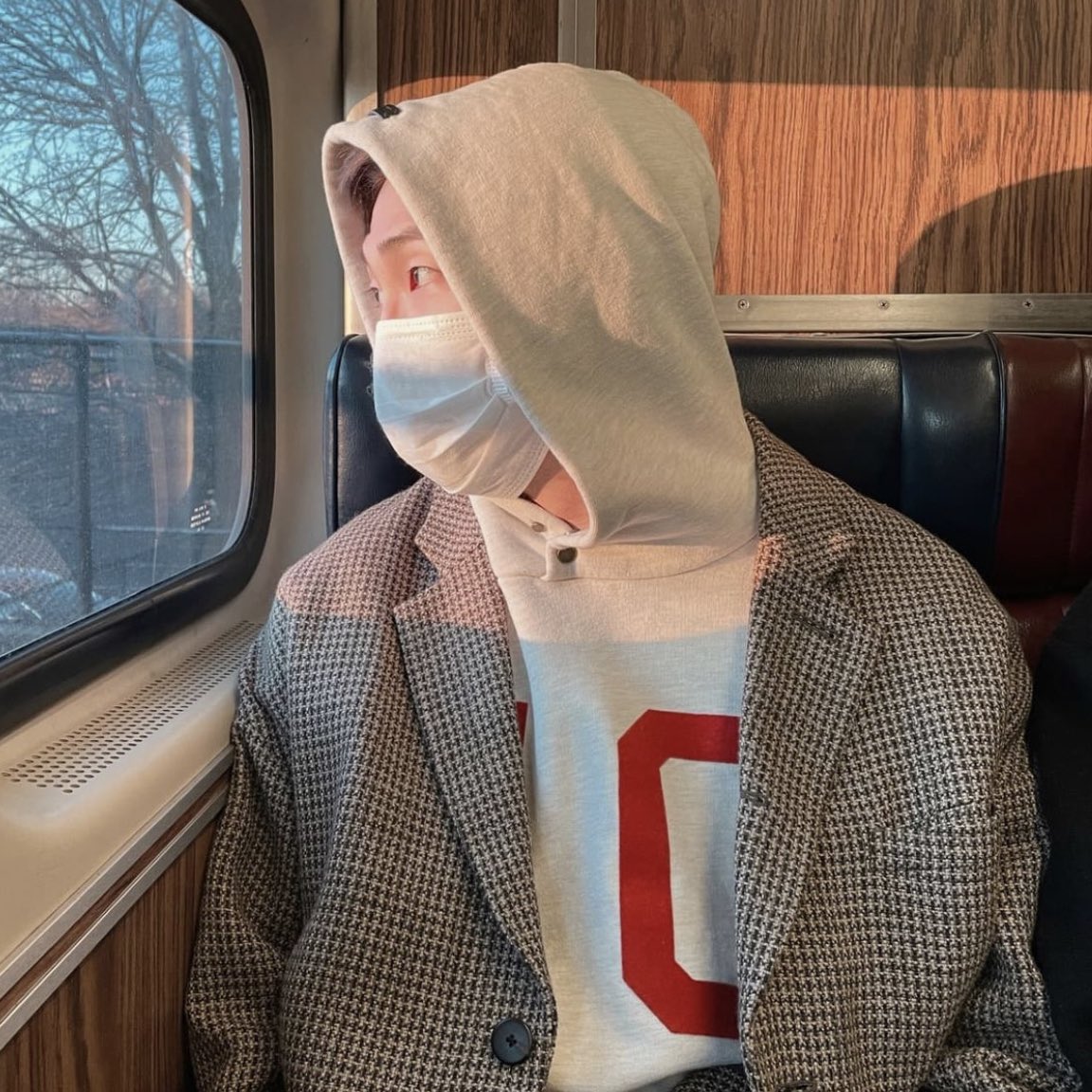 btsaresevennn's tweet photo. ARTIST-MADE COLLECTION BY BTS #RM 

— Dentro de 1 hora tendremos la merch preview (vía Weverse shop, Japan shop) y dentro de 3 h (una diferencia de 2h entre cada avance) tendremos el Making-of Long From #RM (vía Weverse y VLive)! Utilicen⬇️
#ArtistMadeByRM #ShowByRM #BY_RM https://t.co/g4TWkJXmoc
