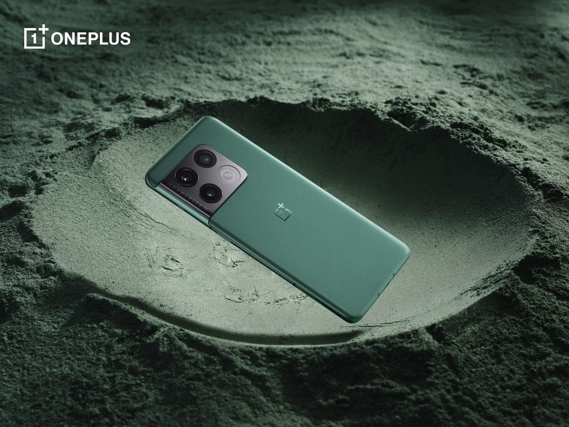 MKBHD's tweet photo. OnePlus 10 Pro specs:

🧠 Snapdragon 8 Gen 1
🐏 LPDDR5 RAM, UFS 3.1 Storage
📱120Hz LTPO Display
📸 48MP + 50MP + 8MP Cameras
🔋 5000mAh battery
⚡️ 80W wired, 50W wireless charging https://t.co/yrLTn3uzHb
