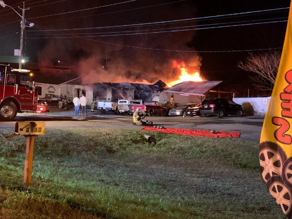 BREAKING: FIRE BLOCKS TRAFFIC ON 431

A structure fire at a business on U.S. Highway 431 in Albertville has shut down traffic in the southbound lanes near the Kilpatrick Rd. intersection.

The business is reportedly a car shop located next to the Innovative Designs Hair Salon.