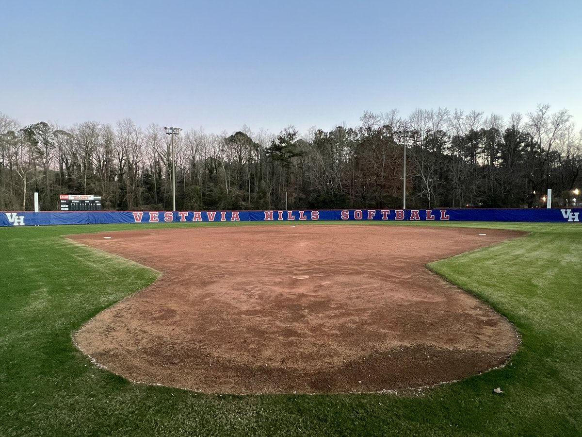 1rebelsoftball's tweet image. Our field got a little facelift today! We’re so close to opening day! @1rebelathletics #GoRebels