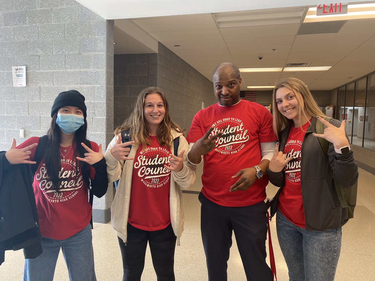 Twinning on a tuesday with Dr. Suber? We think yes! 🐻