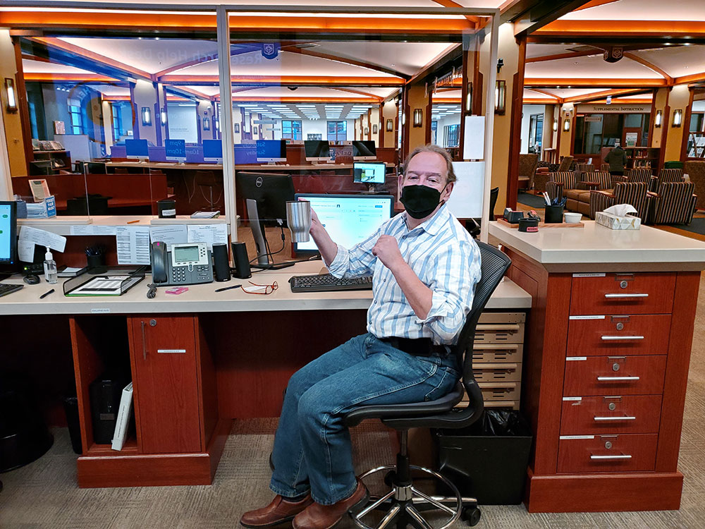 leoklein's tweet photo. First shift of the year at the #RefDesk ! https://t.co/0Pxfihzn4j