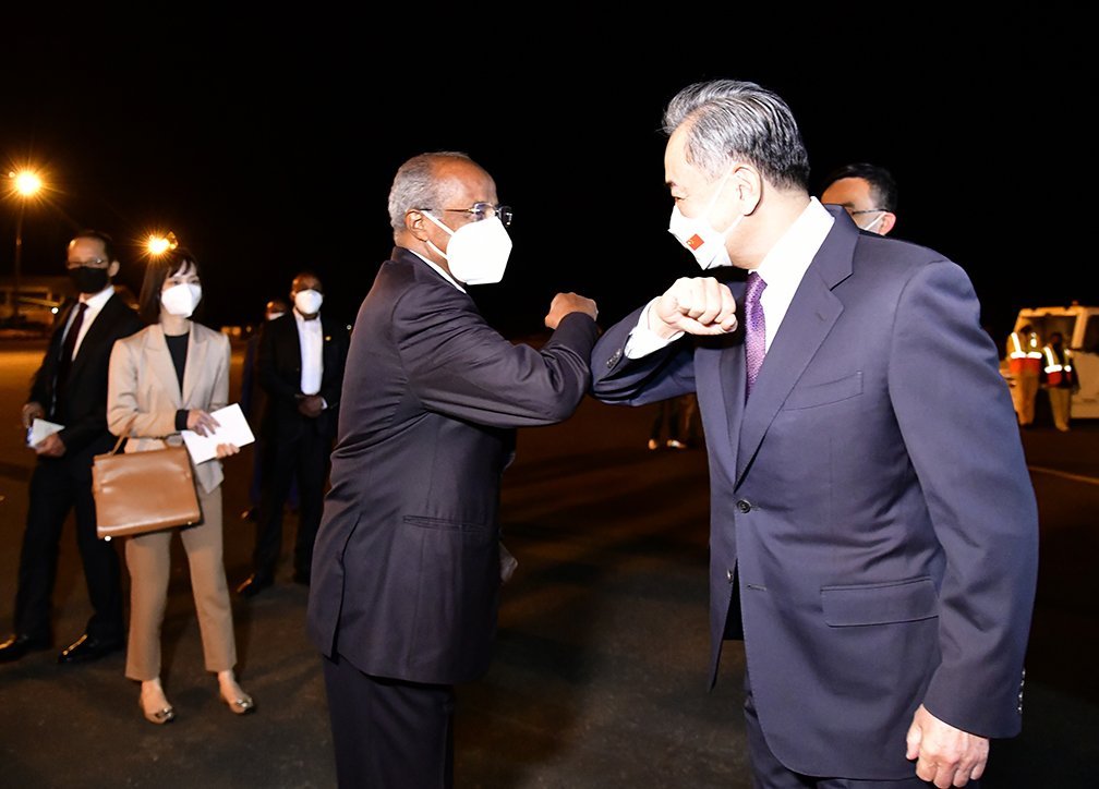 shen_shiwei's tweet photo. 🇨🇳🇪🇷Old friends meet again, now in #Eritrea.
Chinese State Councilor and Foreign Minister Wang Yi and Eritrea's Foreign Minister Osman Saleh have met many times in many occasions. https://t.co/xHsXOyOryw