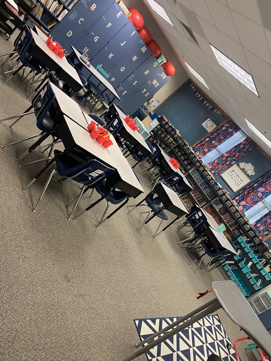 YeatesHeather's tweet photo. Room 114 is ready. Canโt wait to see all those smiles tomorrow! #room114 #4thgradersrock https://t.co/l4jQ1Xjzdq