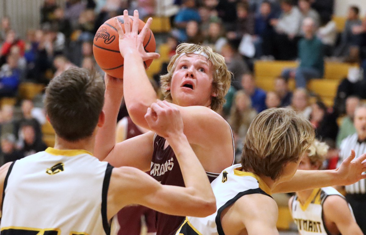 lenny_padilla's tweet photo. Covenant Christian 70, Holland Christian 64:  For HC, Jalen Overway 21 points 16 rebounds, Adam Kroeze 22, Kyle Cannon 17. Zach Gritters 22, Micah Koole 15, Evan Engelsma 12 for CC. https://t.co/jRERCWcM4r