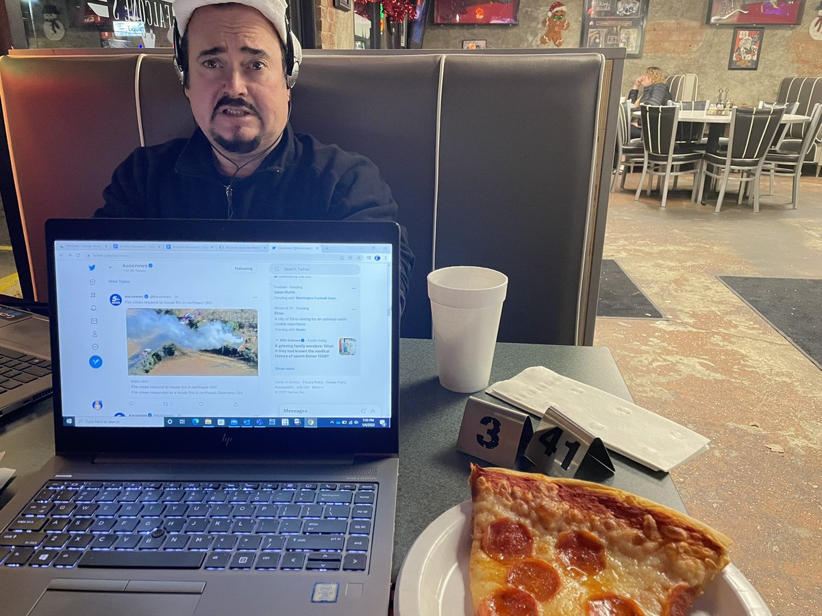 KOCOKileeThomas's tweet photo. It’s a glamorous lifestyle.
We’re taking over a pizza shop to edit. 
#teampepperoni 🍕 https://t.co/bTSokE32Pg