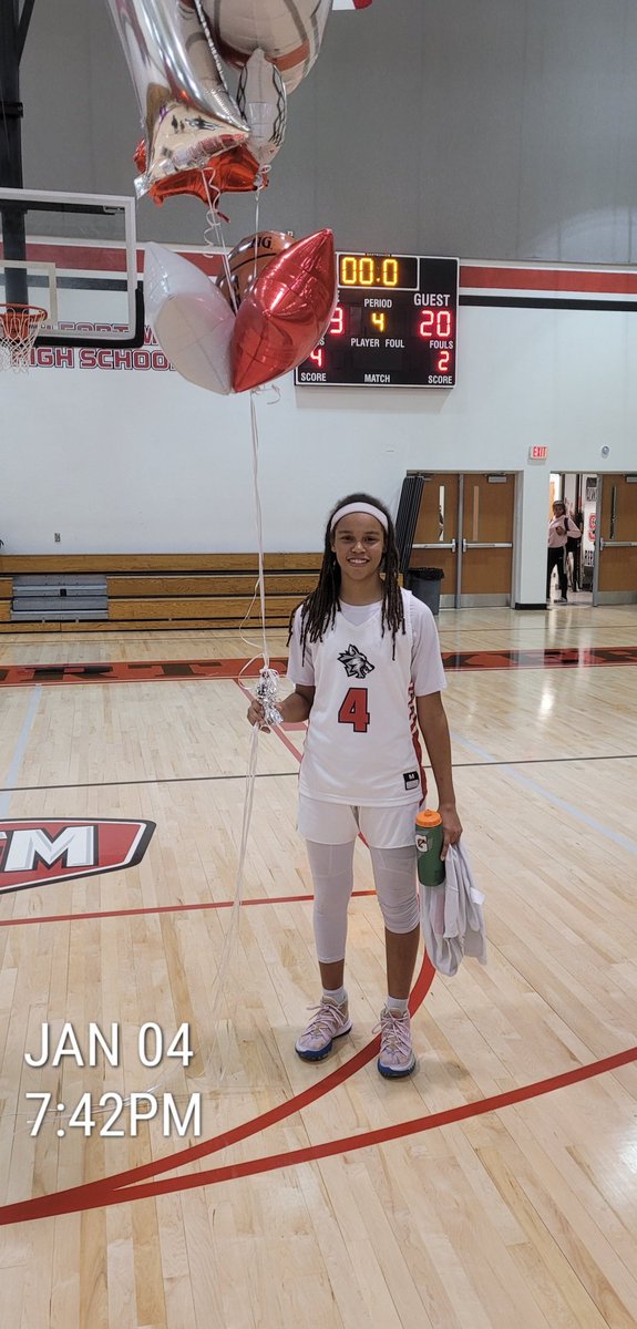 Happy Birthday goes out to my baller @Jayballin03 I hope 17 treats you well <a href="/HoopsWbb/">Warner WBB Hoops</a> @SFMHS_GBB