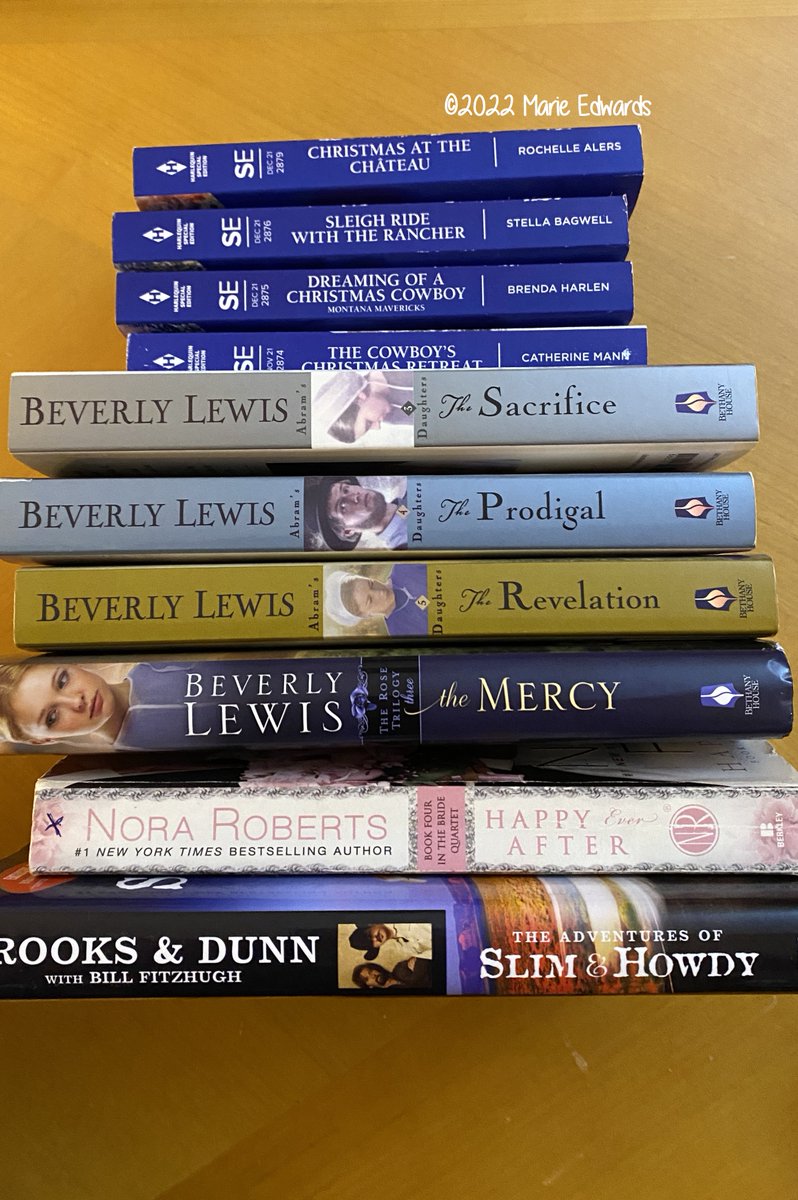 MarieEdwards429's tweet photo. Ended up getting some books. Got 3 "NEARLY" new Dec 21 @HarlequinBooks SE Christmas books; 1 Nov 21 book. Some #BeverlyLewis Amish titles from @bethany_house.
Even got a Nora Roberts book to finish a series I got at the #PaseoVerdeBranch @hendersonlibs back between 2018-2020. https://t.co/gBTgNVMjxc