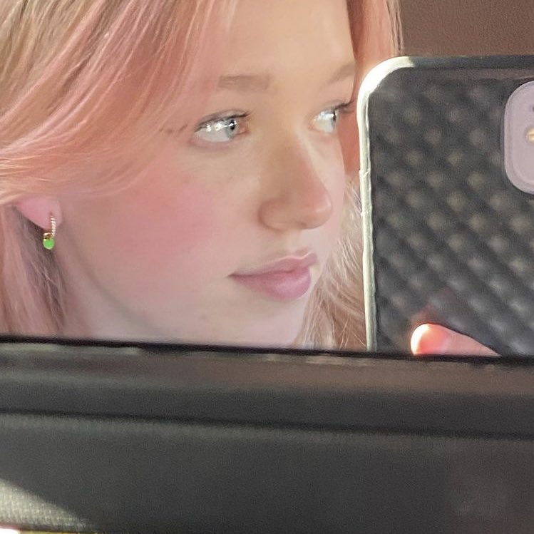 thinkershayr's tweet photo. welcome to shay pink hair era. https://t.co/qOuzfn7VkT