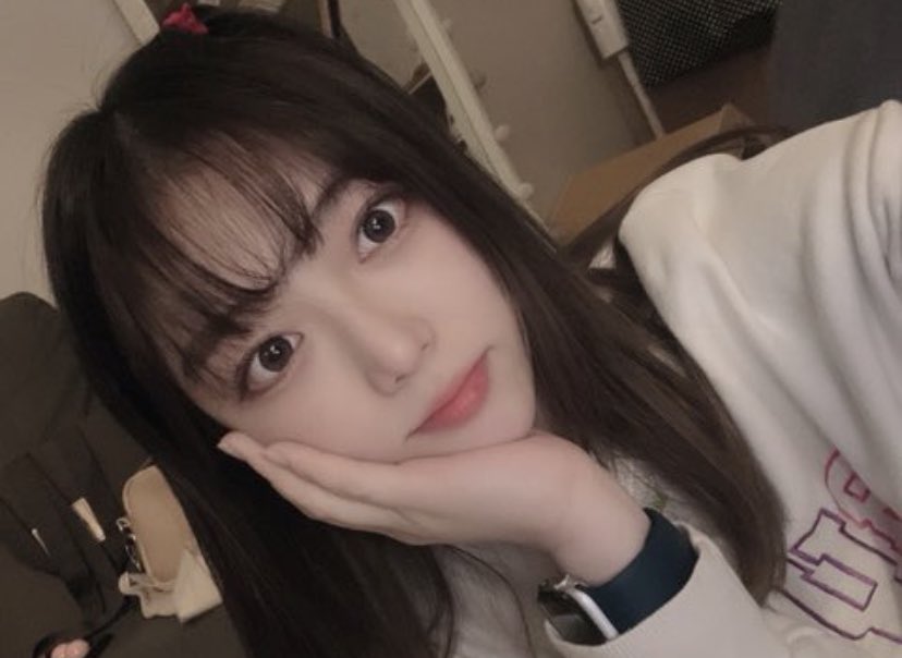 haneulzones's tweet photo. literally cannot get over this haneul https://t.co/EGaNKzZ1ir