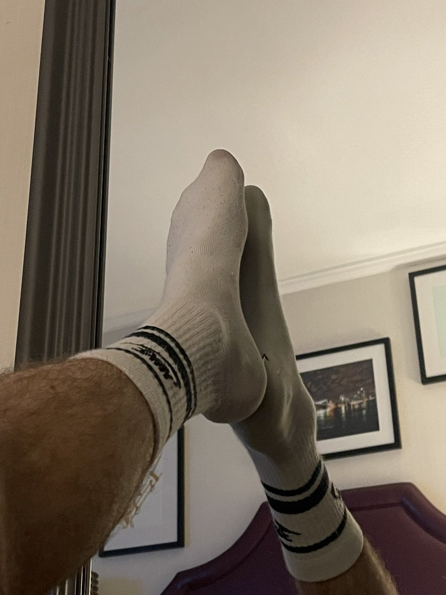 Twinkinsockss's tweet photo. 2 for the price of 1 😈 should be on your face instead of the mirror🤷🏼‍♂️ https://t.co/M8XxCmRx7O