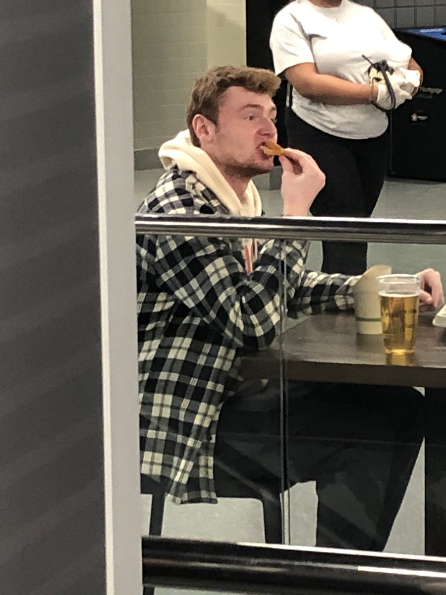 TobiMallow's tweet photo. If you know these people, you should be embarrassed and rethink your relationship with them. Took my dad to the Cavs game and was standing in line for food at half. Right before I order food these two bright young guys (not wearing masks when it’s mandatory btw)…(1/6) https://t.co/4fOhNPW4CF