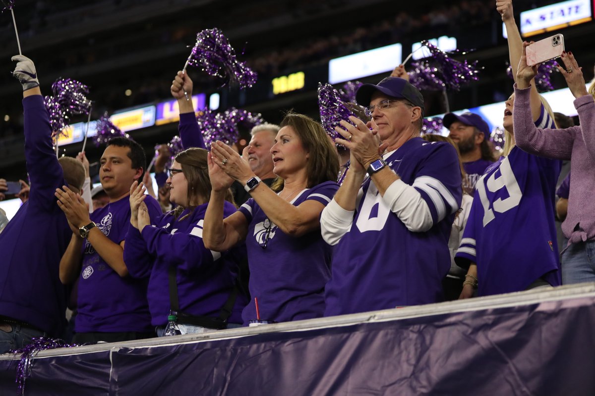 kstatesports's tweet photo. SQUAD 💜

#KStateFB | @TexasBowl https://t.co/QfRlugTFoG