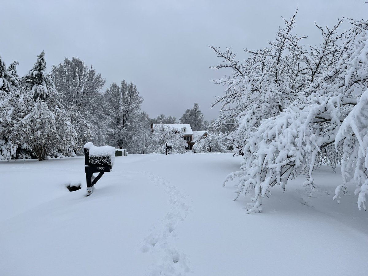 #ThankaLineWorker  Hats off to #DominionPower and everyone working to restore power after this crazy yet beautiful storm.