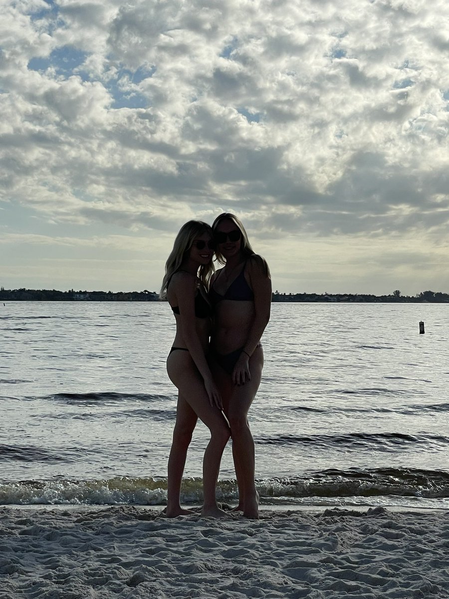 madisonbrooke14's tweet photo. @ChattMegan finally got here <3 https://t.co/E92742Mqpz
