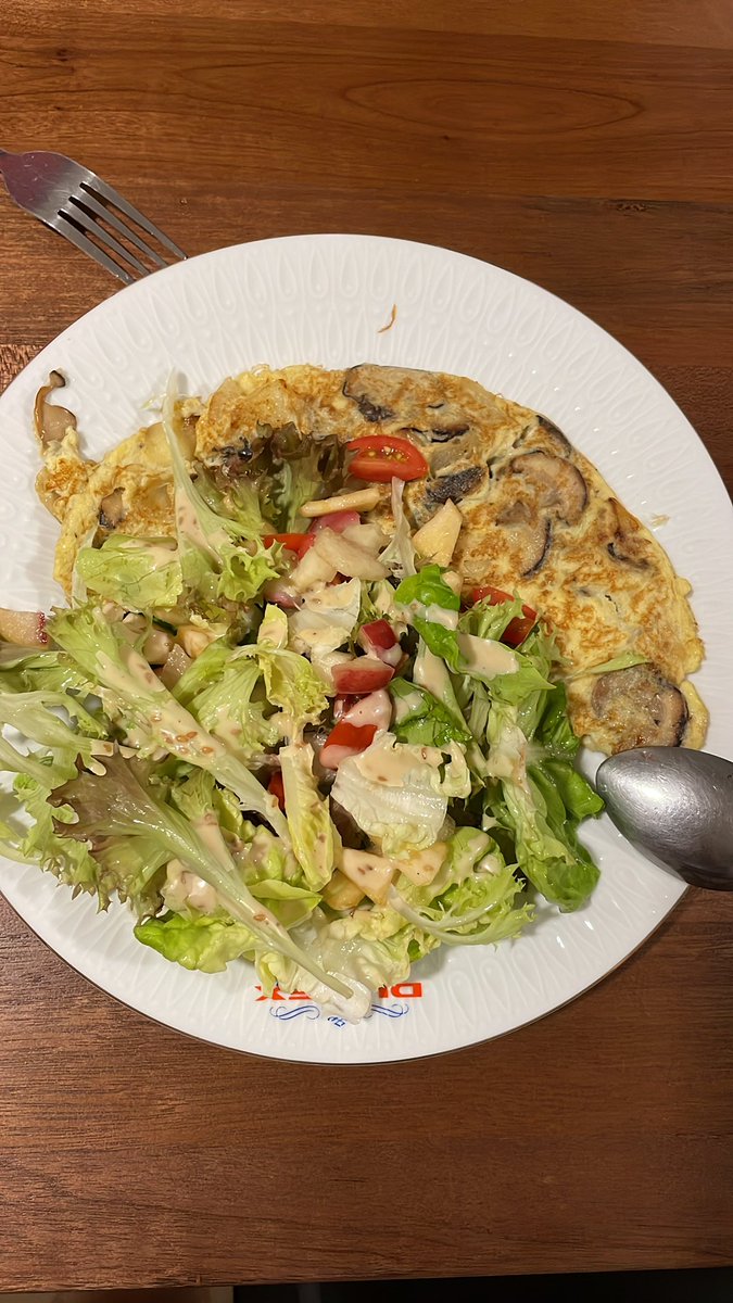 SoniaSoen's tweet photo. Continuing 2022 with vege loading! Let’s see how much more can I shred! This time round I’m journeying with a new buddy who have the same desire kan @avkawaii_mise 😘😘 Let’s do this babe! 

#nofasting #healthylifestyle #TLS #healthyeating #5mealsaday https://t.co/UVqQl02DX7