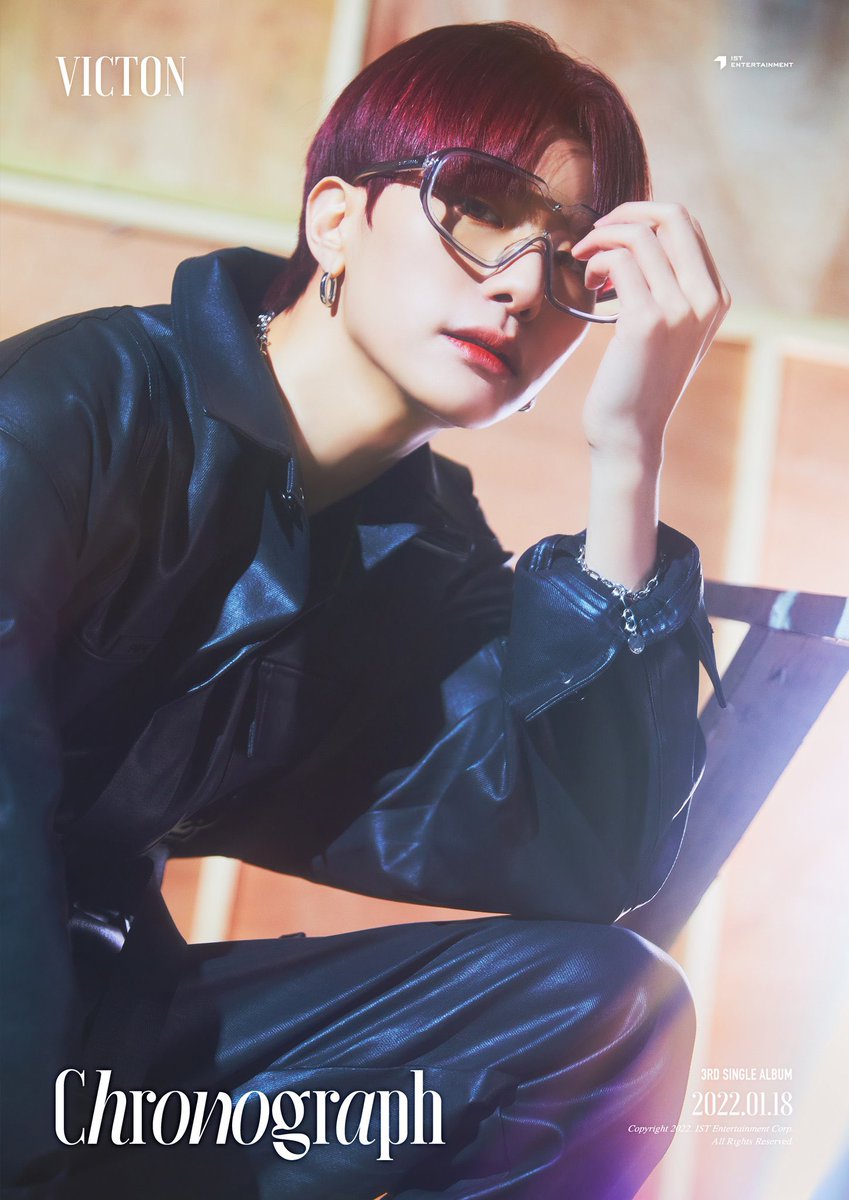 sevenblockers's tweet photo. ㅤ
[Chronograph] Concept Image
#Chronos🕰 #Seungsik

The red colored hair become the main hightlight throughout this photoshoot, stealing the attention all over him. I bet you can resist the fatal charm he successfully exhibited here.
ㅤ https://t.co/SWJI1UsgXn