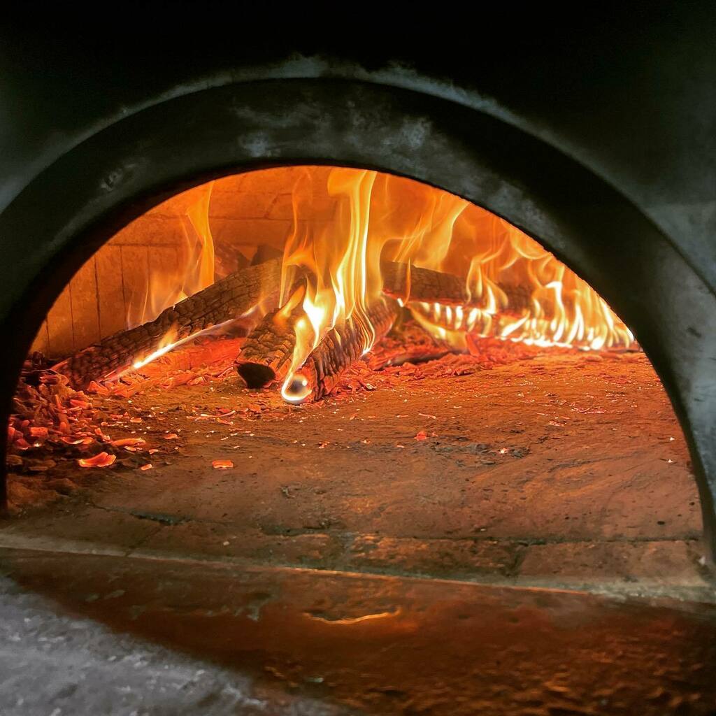 あけましておめでとうございます🌅

1月5日から通常営業となります🔥

1月17日（月）ディナーのみ社内MTGでお休みいただきます🙇

2022年も皆さん宜しくお願いします。