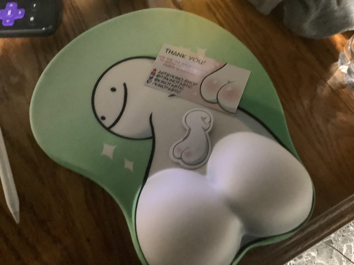 Beammvu's tweet photo. KARMIN BOUGHT THIS FOR ME I DONT KNOW WHY BUT I LOVE IT
@Mavverra
#dumpyreveal @Kinotastic https://t.co/RrpW4D0NzO