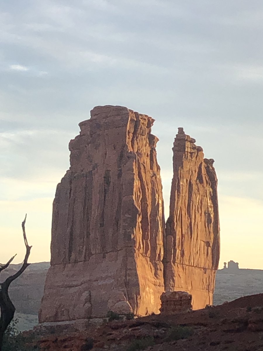 CampBrood's tweet photo. https://t.co/PQh5iHb4i6
It's rock like this that make Arches more than just arches.
#hiker #campbrood #naturelover #hiketime #travelingram #campfire #funbike #bloggerlove https://t.co/M866lA4l82