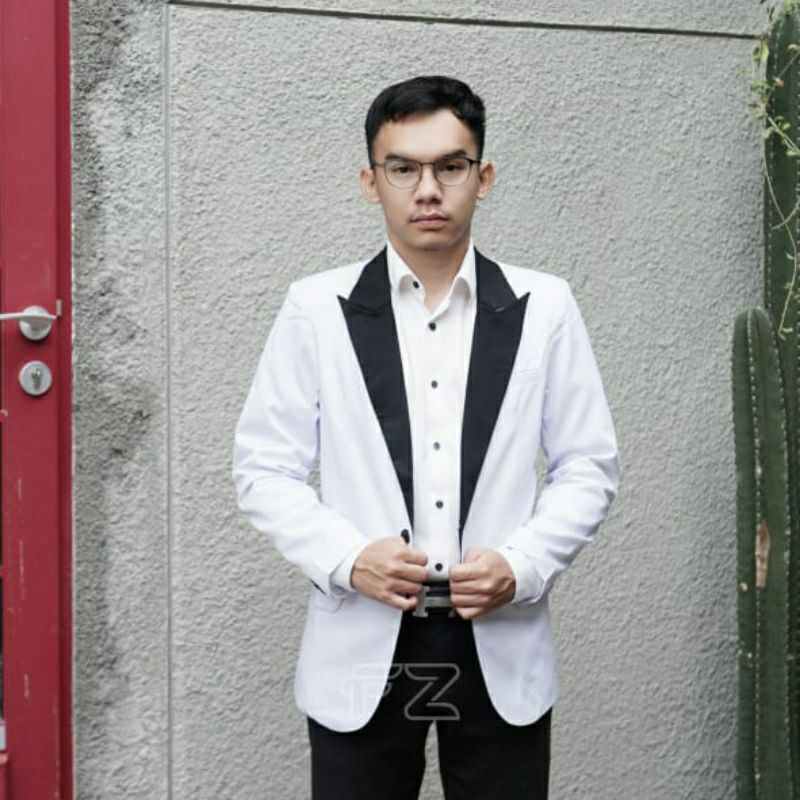 DuniaBlazzer's tweet photo. Saya menjual BLAZER PRIA WHITE ZE... seharga Rp195.000. Dapatkan di Shopee sekarang! https://t.co/9ErT0PIfLY #ShopeeID https://t.co/bRUbZsXuNg