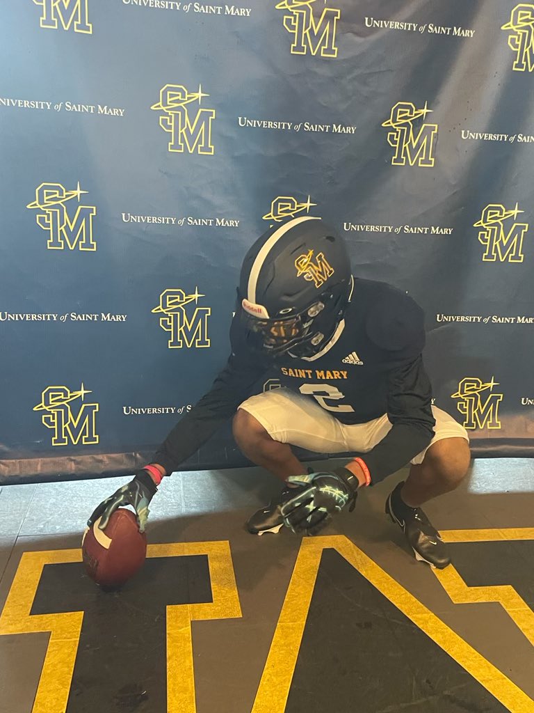 perryjohnny02's tweet photo. I had a great visit today with @spire_football https://t.co/lRQr2pHedu