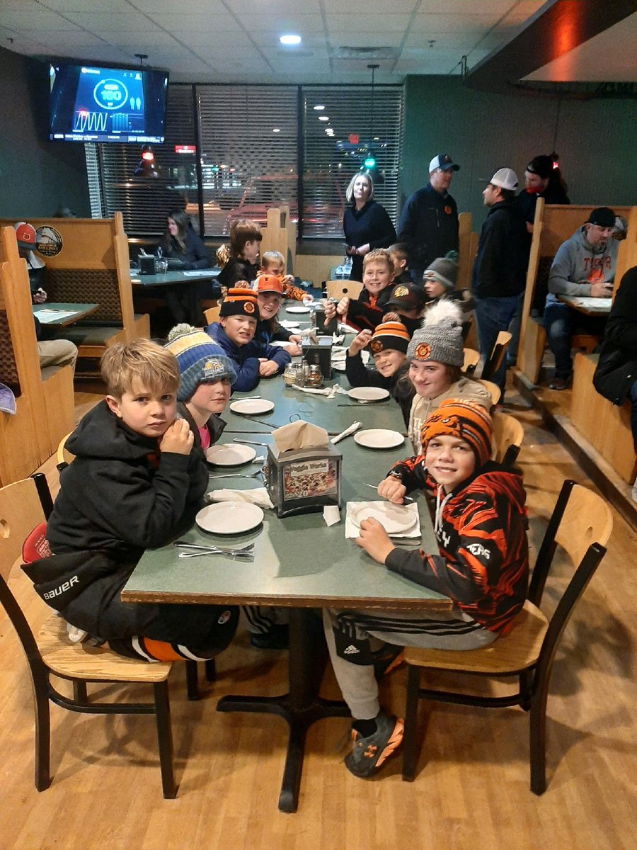 JoeRoelofs's tweet photo. @delanosqb2black team celebrating their 4-1 win over Wayzata at Broadway Pizza, way to go team! https://t.co/XUMapX9IYE