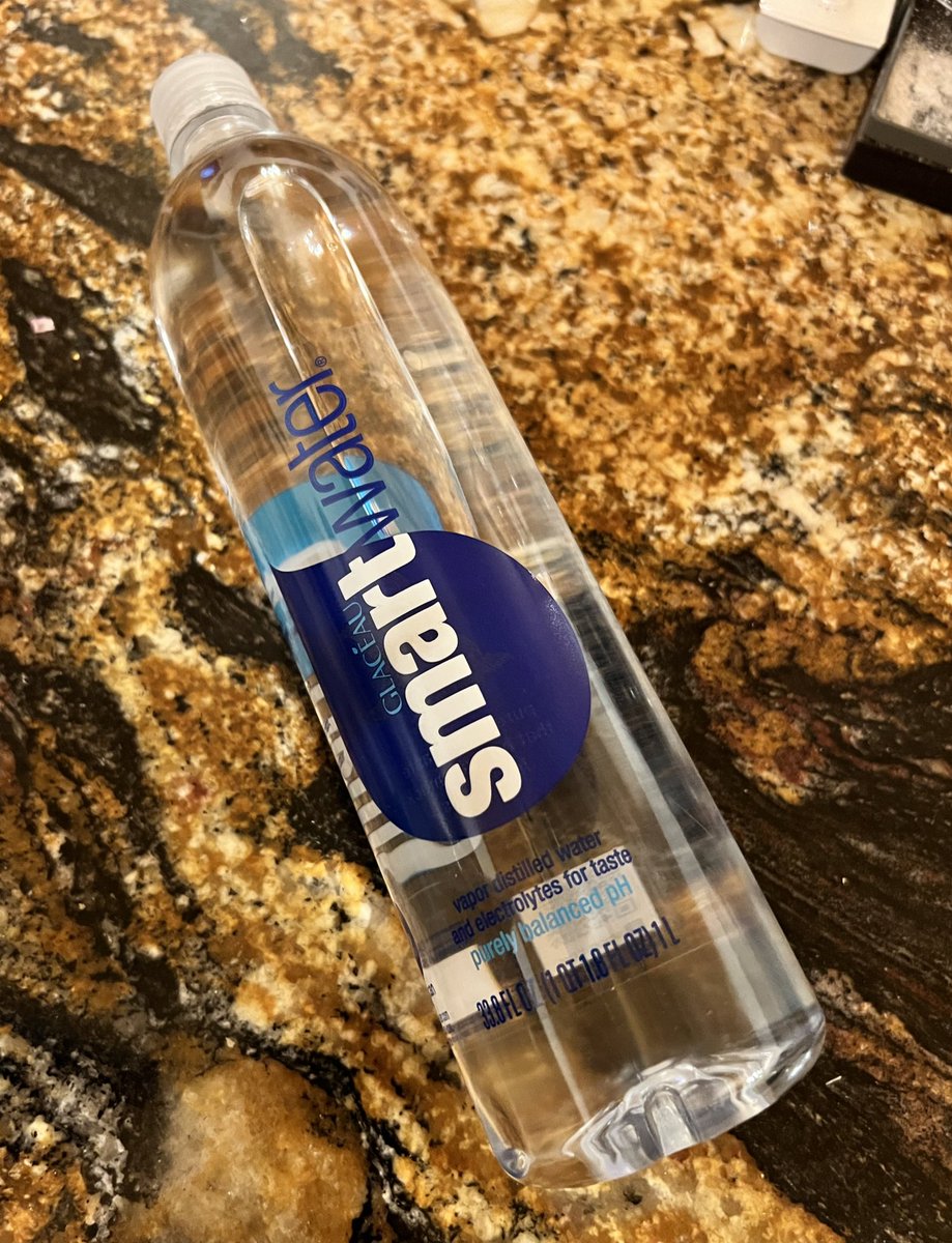 KEEMSTAR's tweet photo. Been getting nothing but ❤️ lately on Twitter haven’t seen 1 hate comment in months .

As a sign of appreciation I’m giving away this smart water. 

(RT) to enter the Giveaway. https://t.co/awjzFdQUuo