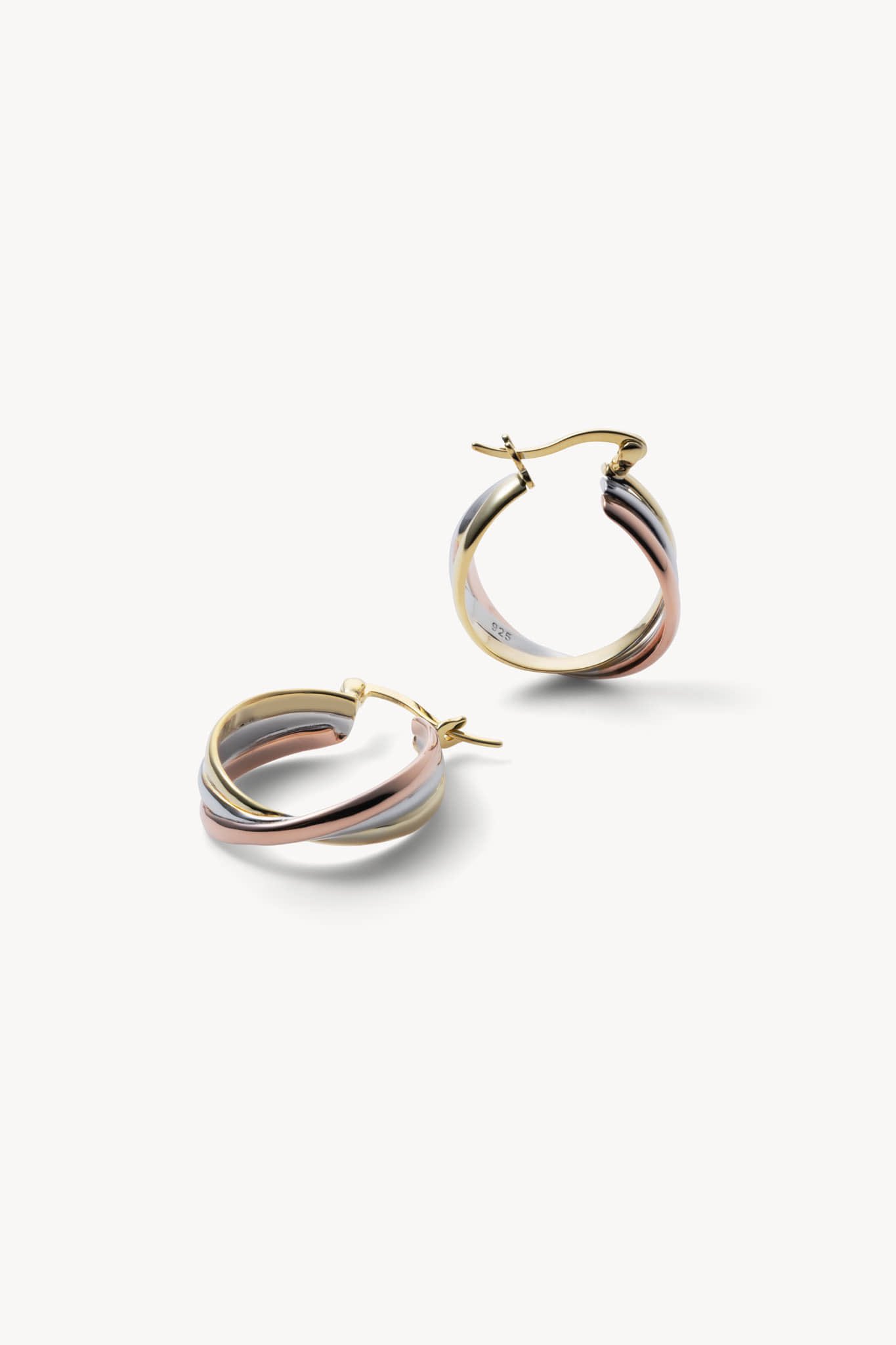 田ケ原 恵美 たがえみ トリコロールピアスかわいい セールで少し安くなってて買ってしまった シルバーかゴールドの どちらが似合うかよくわかってない民としては 3色組み込まれてるので使いやすそう T Co Hmllg3dtg1 T Co