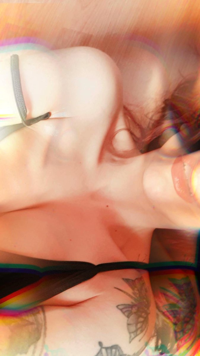 xlauradanielax's tweet image. Gentle love but touch passionately.