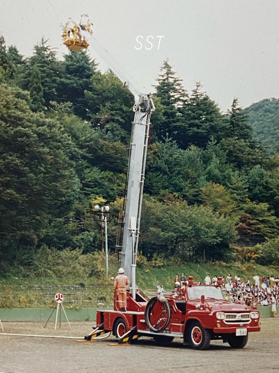 sstiwate's tweet photo. 釜石消防の歴代はしご車。 https://t.co/3Xqr1Rap3w