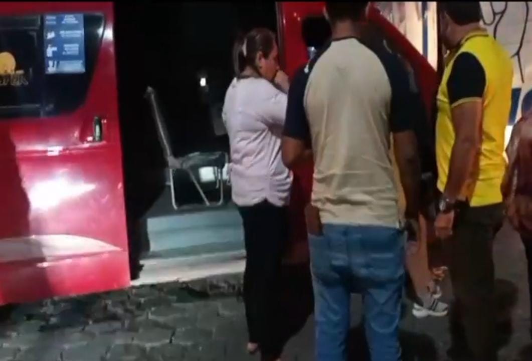 MarioCero17's tweet photo. PILOTO EJECUTADO EN CHIQUIMULA. Cesar Iván Suchini Zapata de 21 años murió a manos de extorsinistas cuando culminaba su jornada laboral en zona 1 de #Chiquimula. Según familiares, ayer le otorgaron el empleo como piloto del microbús. https://t.co/YjWdkQDNvs