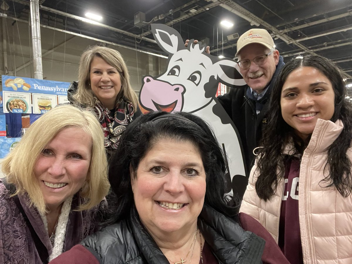 LucyGnazzo's tweet photo. My new office, our farm-loving team and a few of our favorite delicious daily treats for the next week…No coffee breaks for these gals 🥳🥳🥳
Only #PAFarmShow happiness‼️We’re back‼️

🐮🍄🐮🍄🐮🍄🐮🍄🐮🍄🤩
#CowtoCup #agriculture #PR https://t.co/TbiG4jJJfb