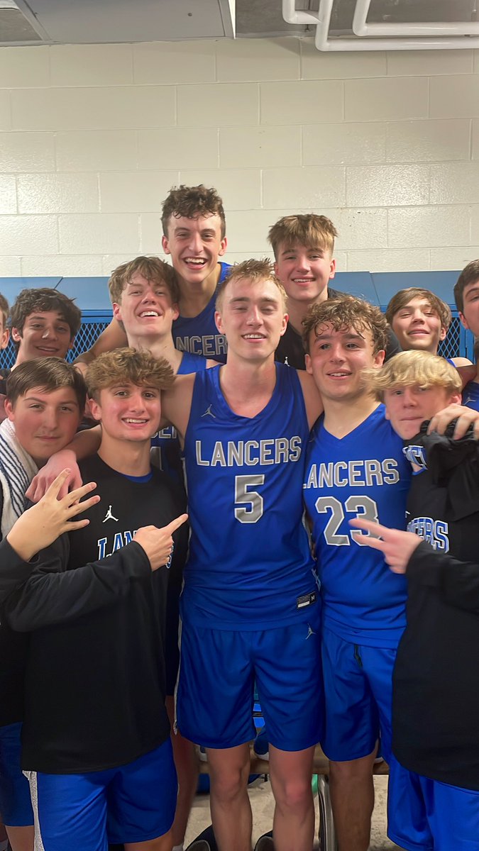 BCHS_SDE's tweet photo. A tremendous comeback by @BC_Hoops!

@andrewrohde10 had an amazing performance. He finished with a school record 53 points. It was truly special. 

@BC_Hoops 70
@marquettehigh 61
Final #wisbb https://t.co/VhK56Jtk3P