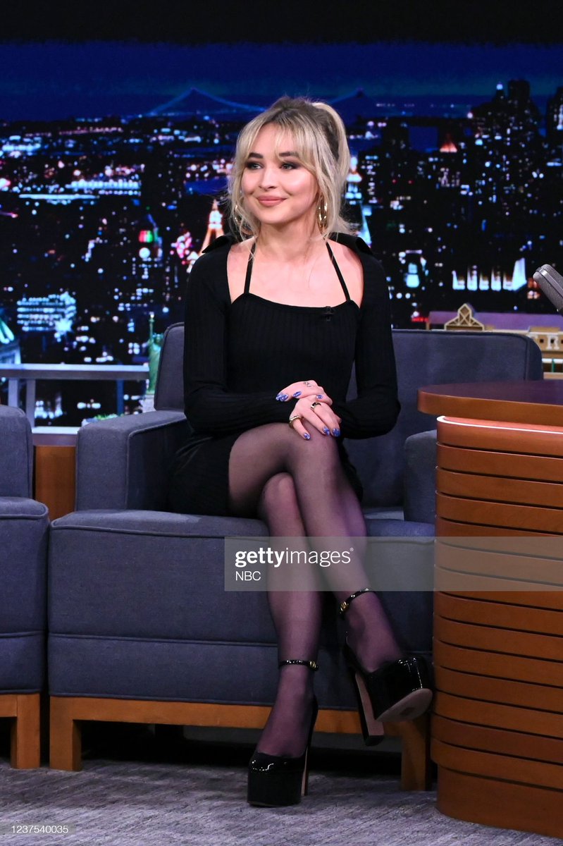 CSabrinaArg's tweet photo. 📸 | Más fotos de Sabrina en el programa de Jimmy Fallon! #FallonTonight 

©️ Getty Images [@GettyImages] https://t.co/w0WlmeERf4