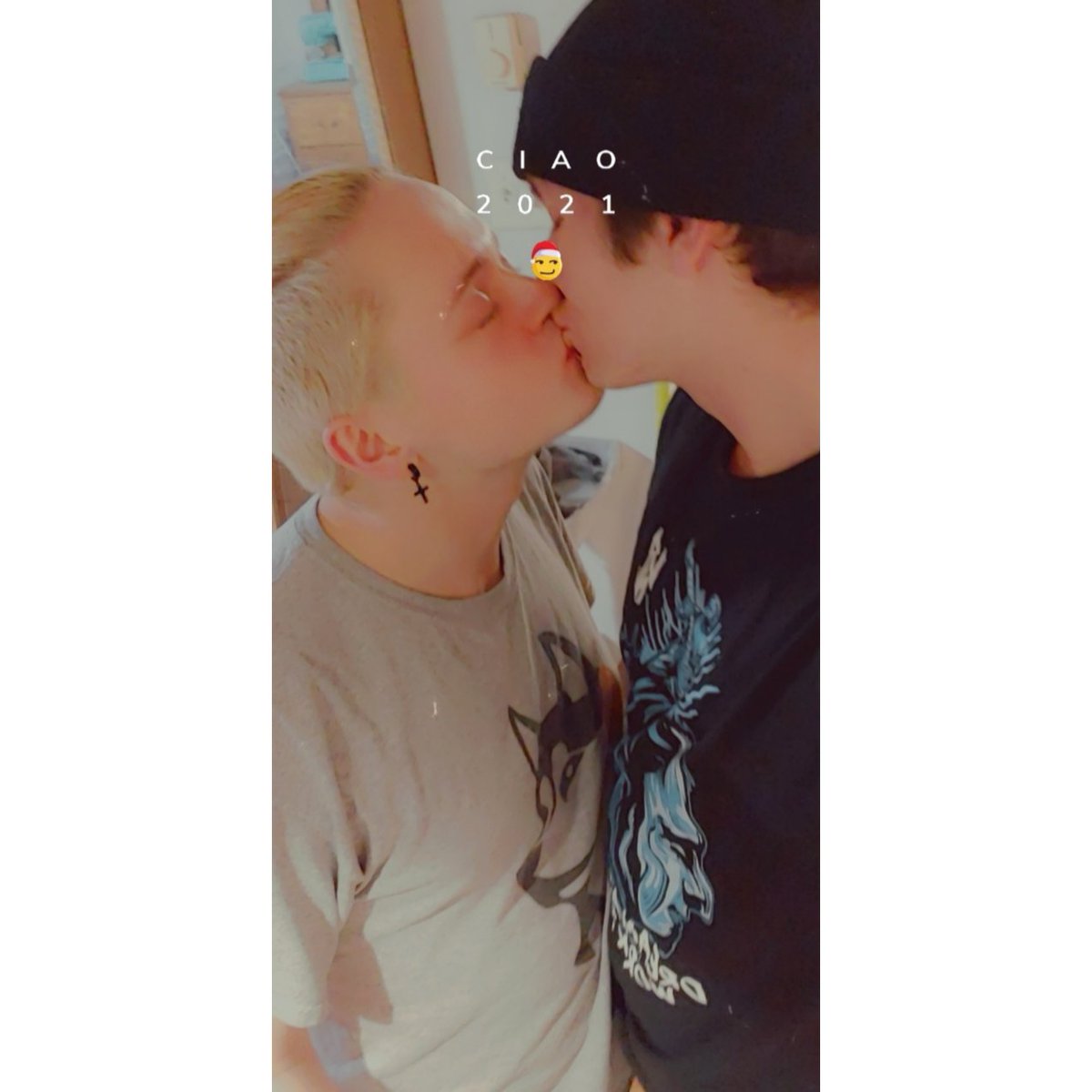 Caperboiis's tweet photo. 4.99$!! https://t.co/fgaMPQGeqL subscribe now tons of content to come xoxo 👉👈🙈😅🍆❤❤💦💦💦

#tiktok #feetpics #camboy #onlyfanzboys #boys #modeling #onlyfanaccounts #of #femboys #linkinbio #onlyfanmodel #feetporn #twink #likeforlikes #girls #bhfyp #beauty #boyswithtattoos https://t.co/KcRDOsPsBz