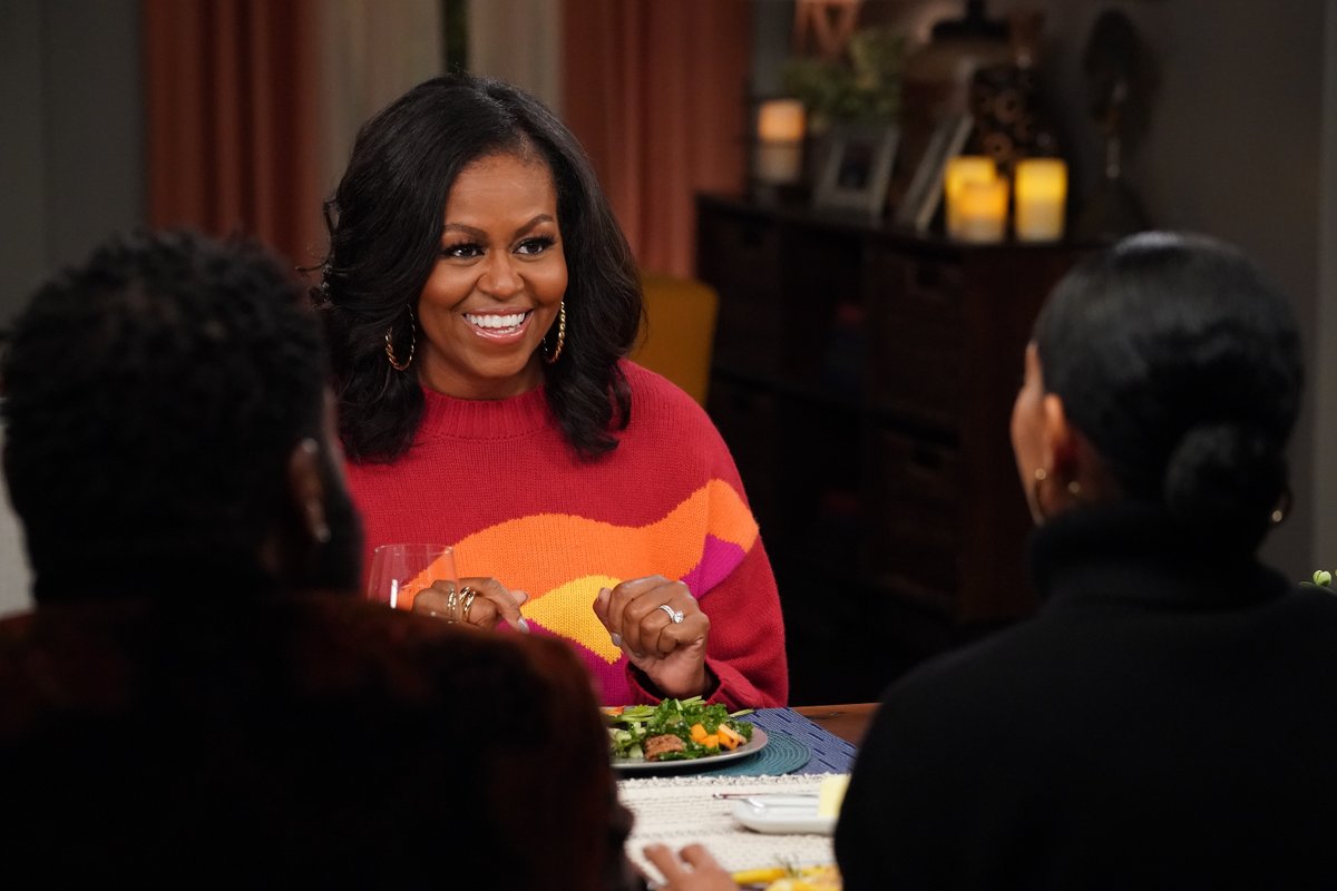blackishabc's tweet photo. It's not a dream, THE @MichelleObama is at the Johnson household! RT if you'd crash this dinner party like the rest of the fam 🙋🏾‍🤣 #blackish https://t.co/ZgTbegedeV