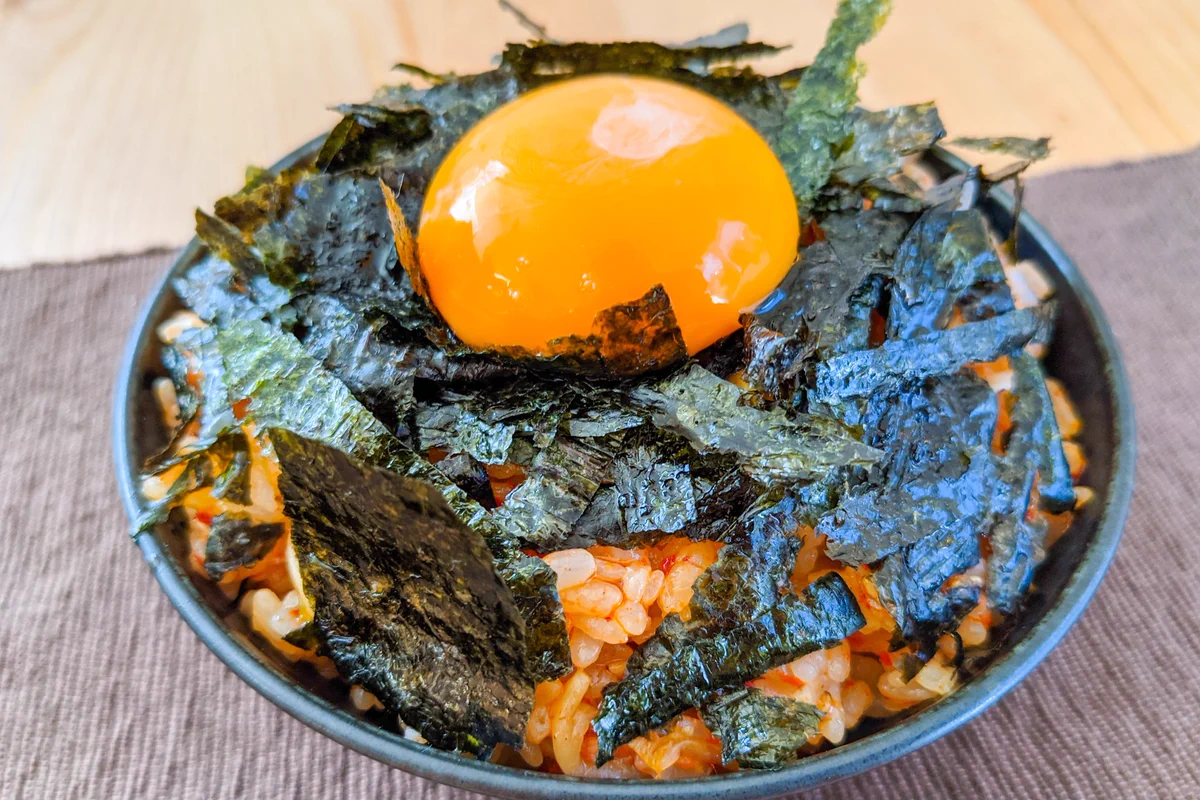 作り方が簡単なのにとっても美味しそう！ビビンバ風に仕上げた「卵かけご飯」レシピ！